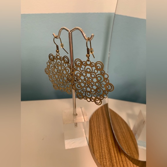 Light weight earrings - Picture 6 of 9